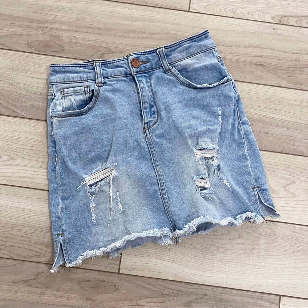 🚨4/$25 Black label destroyed denim skirt size small